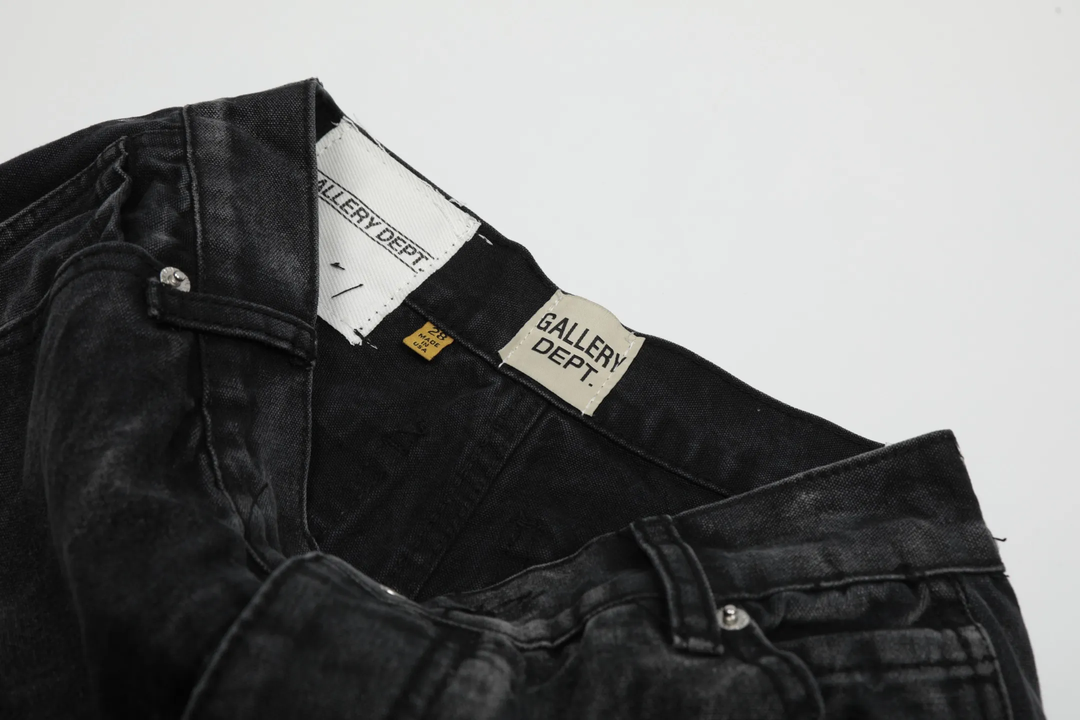 #8168 P250💰 GALLERY DEPT American retro splash-ink splicing micro-horn logging overalls raw edge jeans - Original purchase and pattern making to truly restore the ultimate texture of Vintage - Original hardware accessories, washed and other elevators, QR code analysis are all purchased from the original factory, high degree of restoration, welcome to compare with a certain product ~ - Three-dimensional version Loose and comfortable, not picky about the figure, taller and slimmer, factory Seiko, original factory quality control, same style for men and women, can be matched with couples Versatile recommendation: must-have jeans for all seasons Size: S-XXL (28-36)